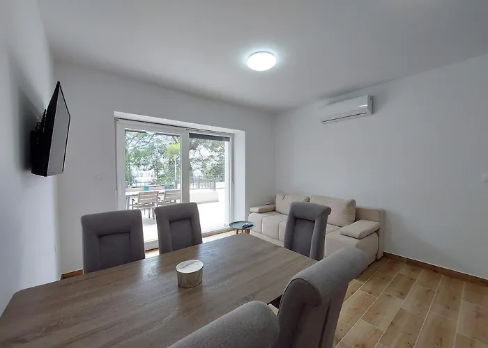 Apartament And Anne *