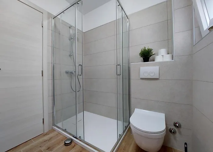 Apartament And Anne *