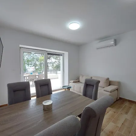 Apartament And Anne *
