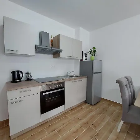 Apartament And Anne